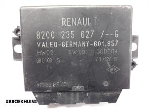 Używane Modul haka holowniczego Renault Grand Scénic II (JM) 2.0 16V Turbo Cena € 25,00 Procedura marży oferowane przez Autobedrijf Broekhuis B.V.