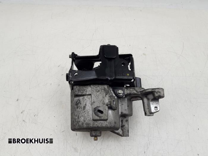 Fuel filter housing Ford Focus III Wagon 1.6 TDCi AV6Q9180CA