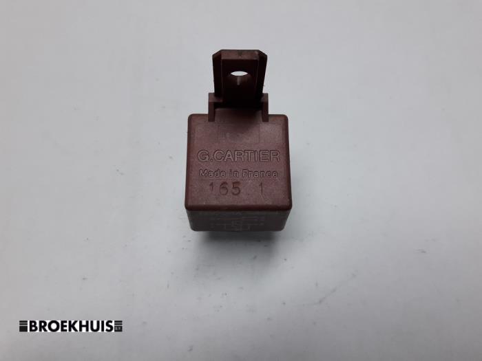 Begagnade Relä Renault Clio (B/C57/357/557/577) Pris € 5,00 Marginaltabell erbjuds av Autobedrijf Broekhuis B.V.