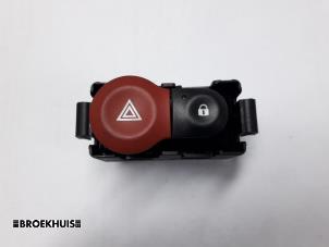 Used Panic lighting switch Renault Clio III (BR/CR) 1.2 16V 75 Price € 5,00 Margin scheme offered by Autobedrijf Broekhuis B.V.