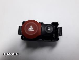 Used Panic lighting switch Renault Clio III Estate/Grandtour (KR) 1.2 16V TCE 100 Price € 7,50 Margin scheme offered by Autobedrijf Broekhuis B.V.