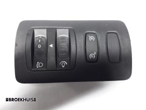 Used AIH headlight switch Renault Clio III (BR/CR) 1.6 16V Price € 15,00 Margin scheme offered by Autobedrijf Broekhuis B.V.
