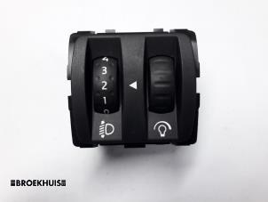 Used AIH headlight switch Renault Clio IV Estate/Grandtour (7R) 1.5 Energy dCi 90 FAP Price € 15,00 Margin scheme offered by Autobedrijf Broekhuis B.V.