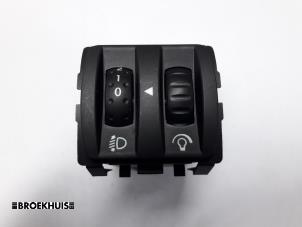 Used AIH headlight switch Renault Clio III Estate/Grandtour (KR) 1.2 16V TCE 100 Price € 10,00 Margin scheme offered by Autobedrijf Broekhuis B.V.