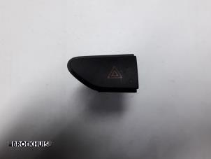 Used Panic lighting switch Renault Clio IV Estate/Grandtour (7R) 0.9 Energy TCE 12V Price € 10,00 Margin scheme offered by Autobedrijf Broekhuis B.V.