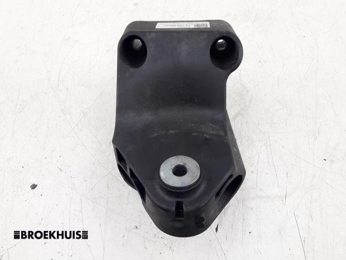 Used Engine mount Mercedes C (W205) C-200d 1.6 Turbo 16V Price € 35,00 Margin scheme offered by Autobedrijf Broekhuis B.V.