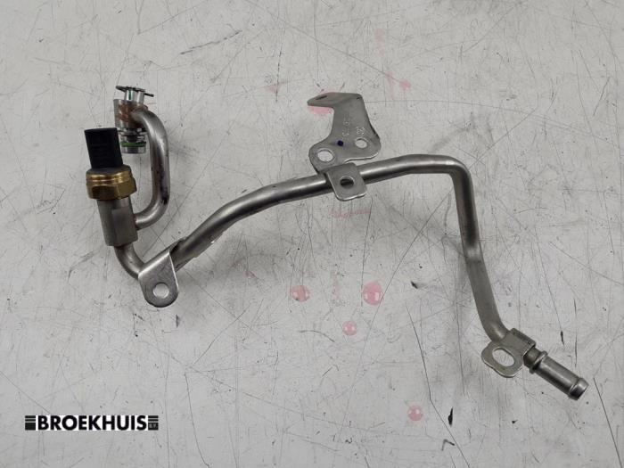 Usagé Conduit de carburant Mercedes C (W205) C-200d 1.6 Turbo 16V Prix € 50,00 Règlement à la marge proposé par Autobedrijf Broekhuis B.V.