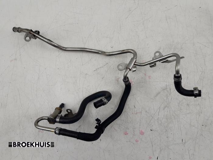 Fuel line from a Mercedes-Benz C (W205) C-200d 1.6 Turbo 16V 2019