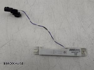 Used Antenna Renault Captur (2R) 0.9 Energy TCE 12V Price € 20,00 Margin scheme offered by Autobedrijf Broekhuis B.V.