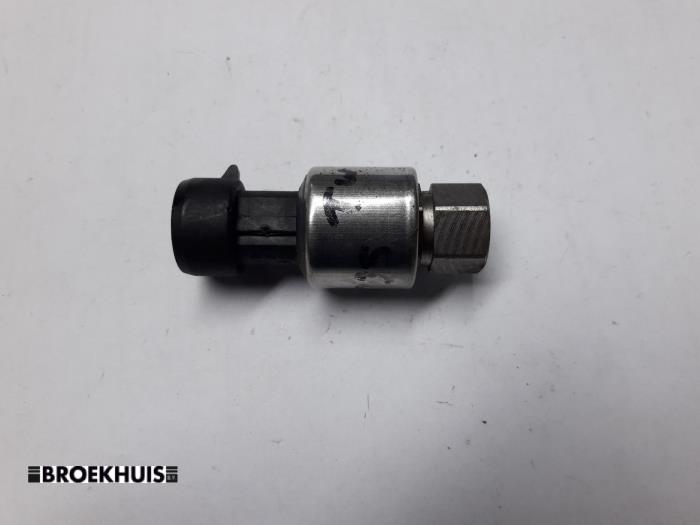 Begagnade Trycksensor, luftkonditionering Renault Twingo II (CN) 1.2 Pris € 10,00 Marginaltabell erbjuds av Autobedrijf Broekhuis B.V.