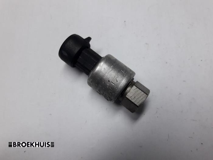 Begagnade Trycksensor, luftkonditionering Renault Twingo (C06) 1.2 Pris € 10,00 Marginaltabell erbjuds av Autobedrijf Broekhuis B.V.