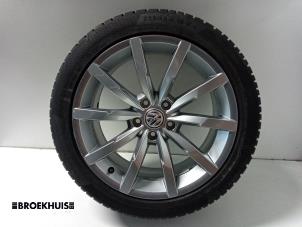 Usagé Jante + pneu d'hiver Volkswagen Passat Variant (3G5) 1.6 TDI 16V Prix € 150,00 Règlement à la marge proposé par Autobedrijf Broekhuis B.V.