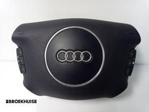 Usagé Airbag gauche (volant) Audi A4 (B6) 2.5 TDI 24V Prix € 25,00 Règlement à la marge proposé par Autobedrijf Broekhuis B.V.