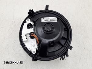 Usados Motor de ventilador de calefactor Audi A3 Limousine (8VS/8VM) 1.5 35 TFSI 16V Precio € 40,00 Norma de margen ofrecido por Autobedrijf Broekhuis B.V.