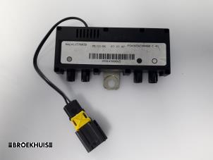 Used Antenna Amplifier Peugeot 407 SW (6E) 2.0 HDiF 16V Price € 15,00 Margin scheme offered by Autobedrijf Broekhuis B.V.