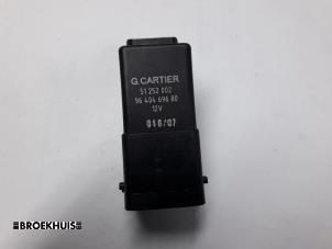 Used Glow plug relay Peugeot 407 SW (6E) 2.0 HDiF 16V Price € 10,00 Margin scheme offered by Autobedrijf Broekhuis B.V.