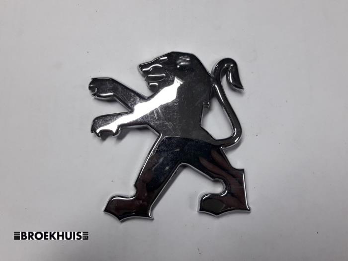 Emblem from a Peugeot 407 SW (6E) 2.0 HDiF 16V 2005