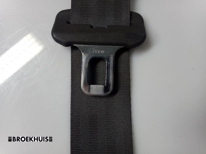 Tensor de cinturón de seguridad derecha de un Kia Sorento I (JC) 2.5 CRDi 16V 2003