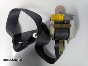 Used Seatbelt tensioner, right Kia Sorento I (JC) 2.5 CRDi 16V Price € 25,00 Margin scheme offered by Autobedrijf Broekhuis B.V.