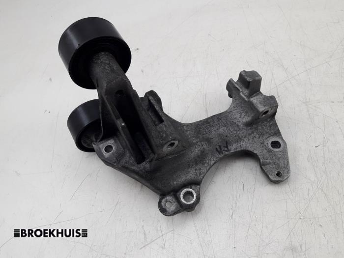 Usados Tensor correa múltiple Renault Clio IV (5R) 0.9 Energy TCE 90 12V Precio € 40,00 Norma de margen ofrecido por Autobedrijf Broekhuis B.V.