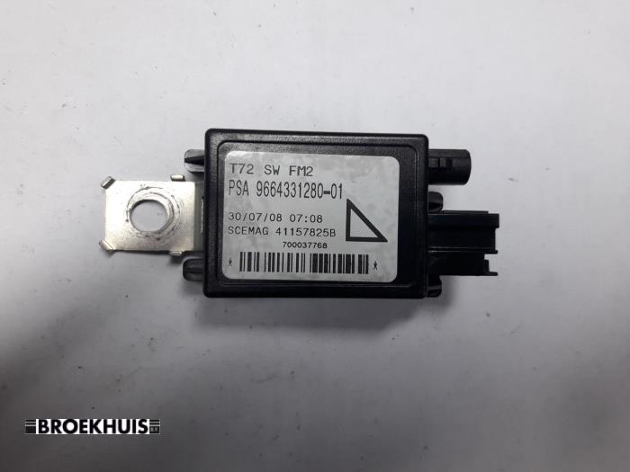 Antenna Amplifier from a Peugeot 308 (4A/C) 1.6 VTI 16V 2008