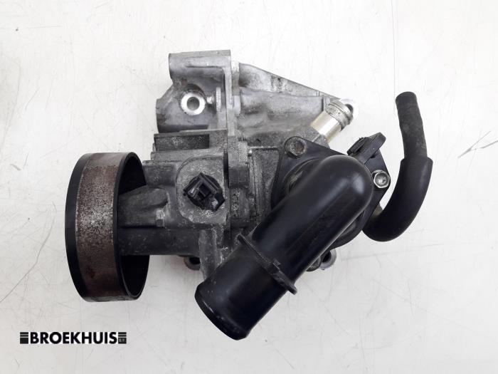 Gebrauchte Wasserpumpe Mazda 6 SportBreak (GJ/GH/GL) 2.2 SkyActiv-D 175 16V Preis € 35,00 Margenregelung angeboten von Autobedrijf Broekhuis B.V.