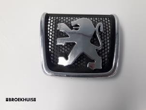 Usagé Emblème Peugeot 406 (8B) 2.0 S,SL,ST,STX 16V Prix € 10,00 Règlement à la marge proposé par Autobedrijf Broekhuis B.V.