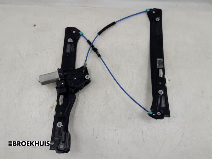 Window mechanism 4-door, front right from a BMW 3 serie (F30) 328i 2.0 16V 2012