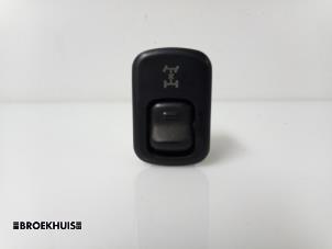 Gebrauchte Schalter 2WD/4WD Daihatsu Terios (J1) 1.3 16V 4x4 Preis € 5,00 Margenregelung angeboten von Autobedrijf Broekhuis B.V.