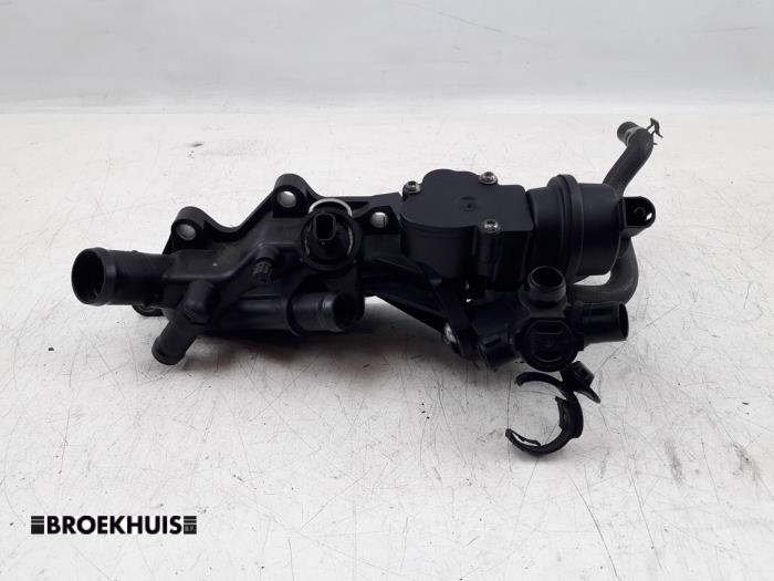 Thermostat housing from a Renault Kadjar (RFEH) 1.2 Energy TCE 130 2016