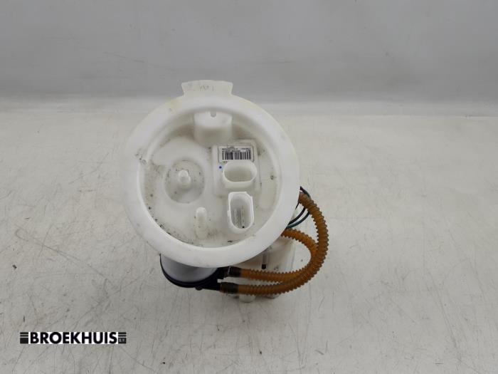 Electric fuel pump from a BMW 3 serie (F30) 328i 2.0 16V 2012