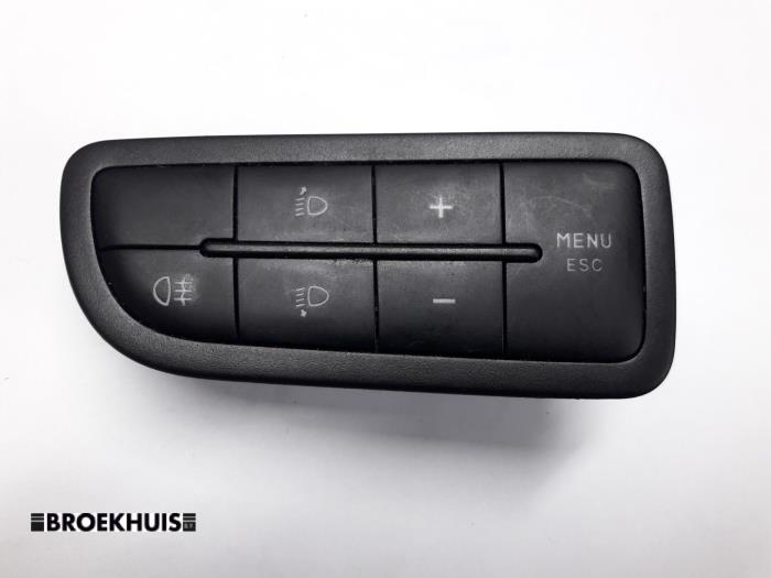 Używane Przelacznik Peugeot Bipper (AA) 1.4 HDi Cena € 12,10 Z VAT oferowane przez Autobedrijf Broekhuis B.V.