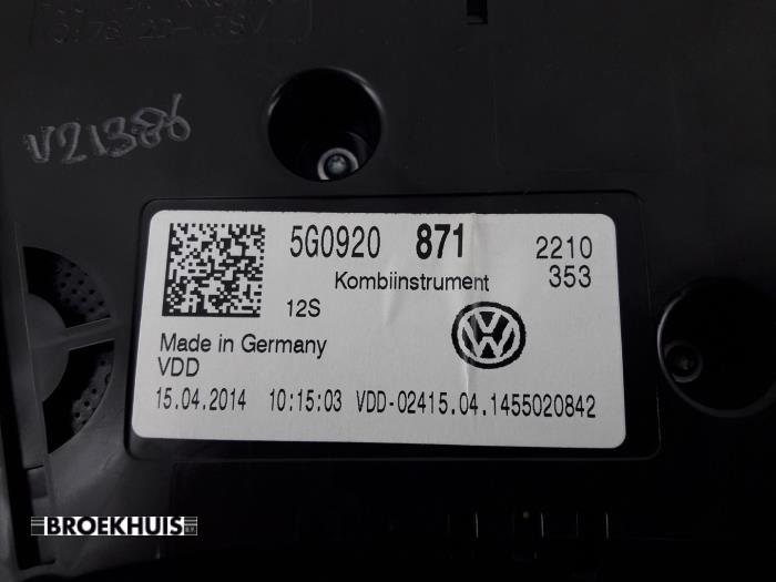 Compteur kilométrique KM d'un Volkswagen Golf VII Variant (AUVV) 1.2 TSI BlueMotion 16V 2014