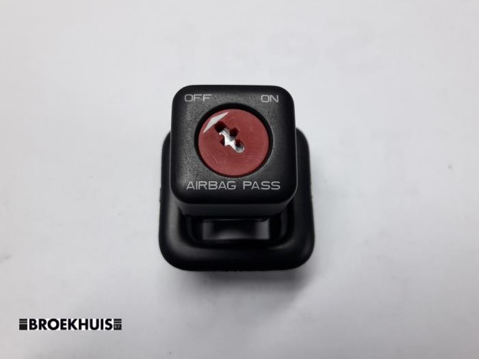 Airbag lock from a Peugeot Partner Combispace 1.6 16V 2008