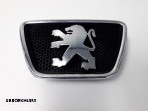 Używane Emblemat Peugeot 306 (7A/C/S) 1.4 XN,XR,XA,XRA Cena € 10,00 Procedura marży oferowane przez Autobedrijf Broekhuis B.V.