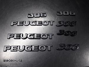 Używane Emblemat Peugeot 306 (7A/C/S) Cena € 15,00 Procedura marży oferowane przez Autobedrijf Broekhuis B.V.