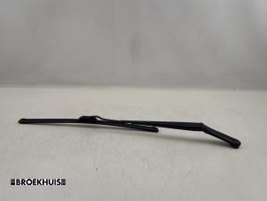 Used Front wiper arm Hyundai iX35 (LM) 1.6 GDI 16V Price € 25,00 Margin scheme offered by Autobedrijf Broekhuis B.V.