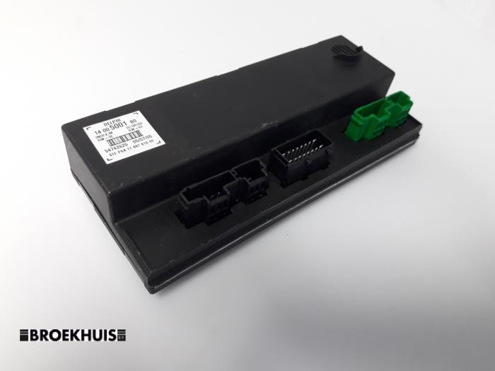 Central door locking module from a Peugeot 807 2.2 HDiF 16V 2005