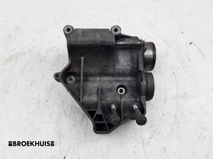 Usagé Support dynamo bas Landrover Range Rover Sport (LS) 4.2 V8 32V Supercharged Prix € 50,00 Règlement à la marge proposé par Autobedrijf Broekhuis B.V.