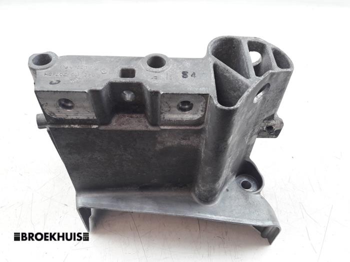 Usagé Support moteur Volkswagen Golf VII (AUA) 1.0 TSI 12V BlueMotion Prix € 25,00 Règlement à la marge proposé par Autobedrijf Broekhuis B.V.