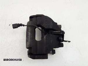 Used Front brake calliper, left Volkswagen Transporter T6 2.0 TDI 150 Price € 54,45 Inclusive VAT offered by Autobedrijf Broekhuis B.V.