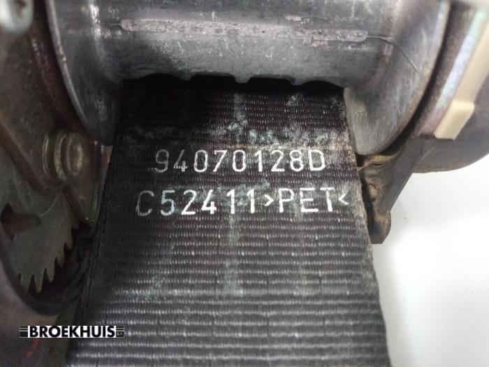 Seatbelt tensioner, right from a Iveco New Daily IV 35C14V, 35C14V/P, 35S14V, 35S14V/P 2013