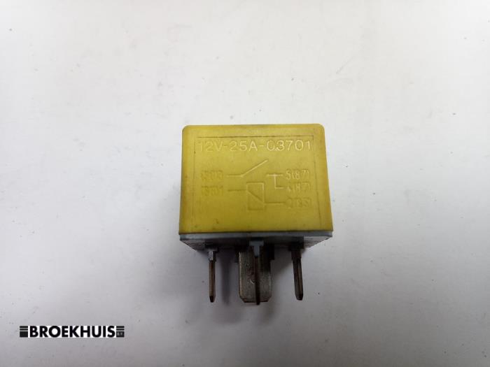 Relay Peugeot Expert 1.9TD 03701 Autobedrijf Broekhuis B.V.