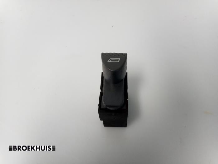 Usados Interruptor de ventanilla eléctrica Fiat Brava (182B) Precio € 5,00 Norma de margen ofrecido por Autobedrijf Broekhuis B.V.