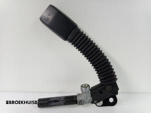 Used Seatbelt tensioner, right BMW 3 serie Touring (E36/3) 316i Price € 20,00 Margin scheme offered by Autobedrijf Broekhuis B.V.