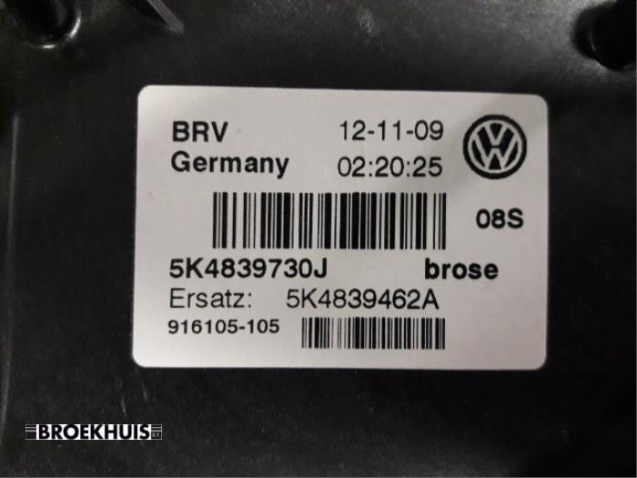 Mechanizm szyby prawej tylnej wersja 4-drzwiowa z Volkswagen Golf VI (5K1) 1.4 16V 2010