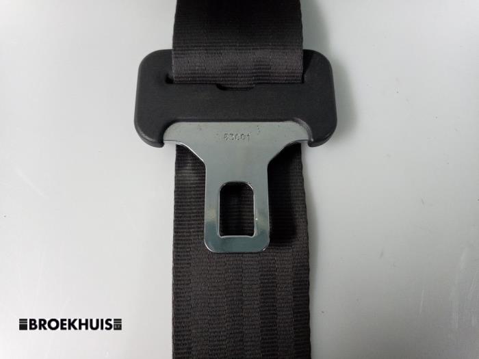 Rear seatbelt, left from a Volvo S60 I (RS/HV) 2.4 20V 140 2001