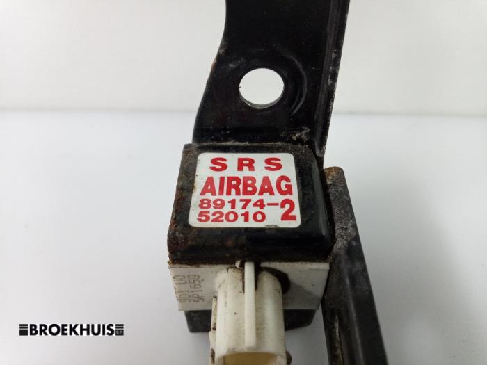 Airbag sensor from a Toyota Yaris Verso (P2) 1.5 16V 2001