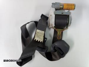 Used Front seatbelt, left Toyota Hilux III 2.5 D4-D 100 16V 4x4 Price € 60,00 Margin scheme offered by Autobedrijf Broekhuis B.V.