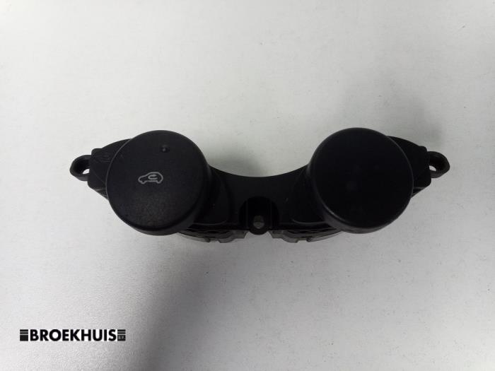 Usados Interruptor Ford Transit 2.0 TDdi 16V 260S Precio € 12,10 IVA incluido ofrecido por Autobedrijf Broekhuis B.V.